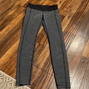 Lululemon Speed Tight Black and white Striped leggings with pockets